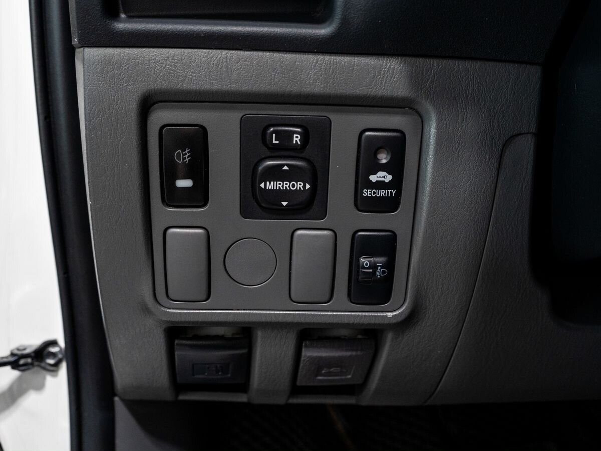 Toyota Hilux 2012 - фото автомобиля