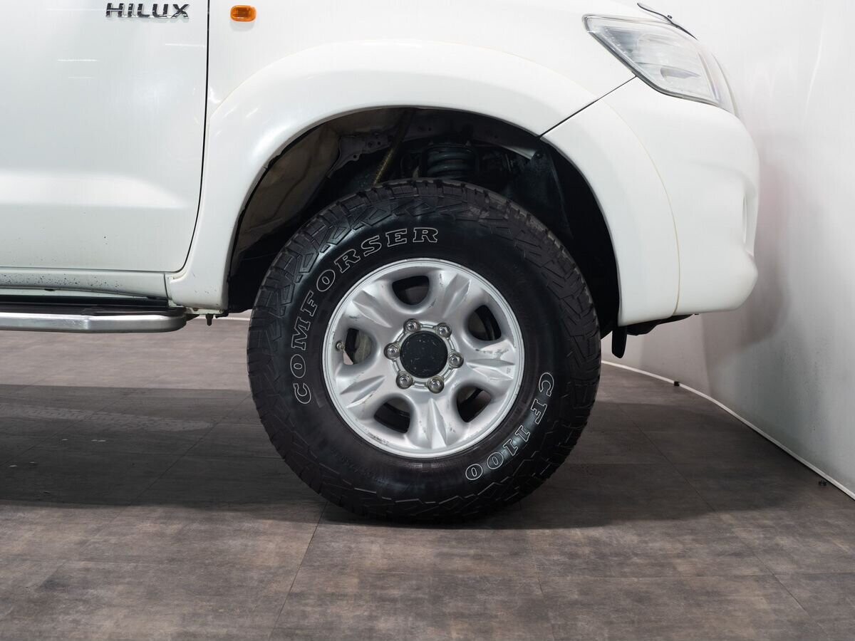 Toyota Hilux 2012 - фото автомобиля