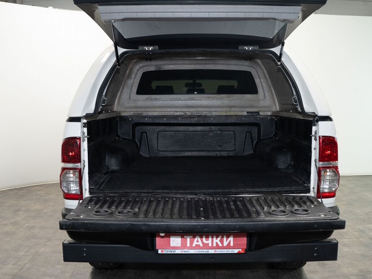 Toyota Hilux 2012 - фото автомобиля