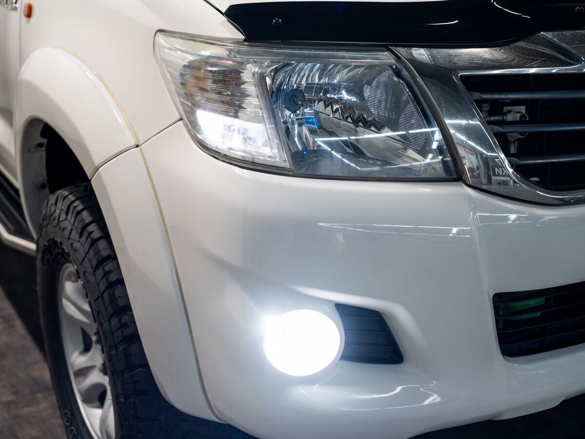 Toyota Hilux 2012 - фото автомобиля