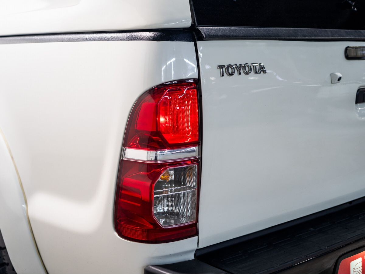 Toyota Hilux 2012 - фото автомобиля