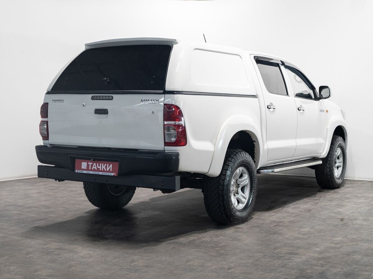 Toyota Hilux 2012 - фото автомобиля