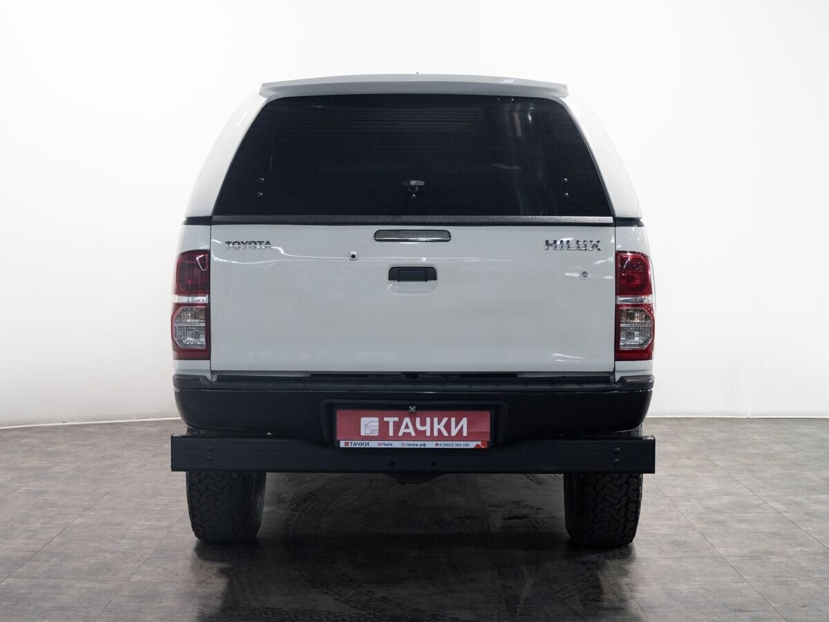 Toyota Hilux 2012 - фото автомобиля