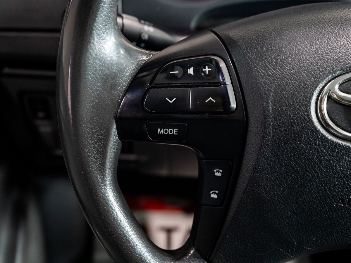 Toyota Hilux 2012 - фото автомобиля