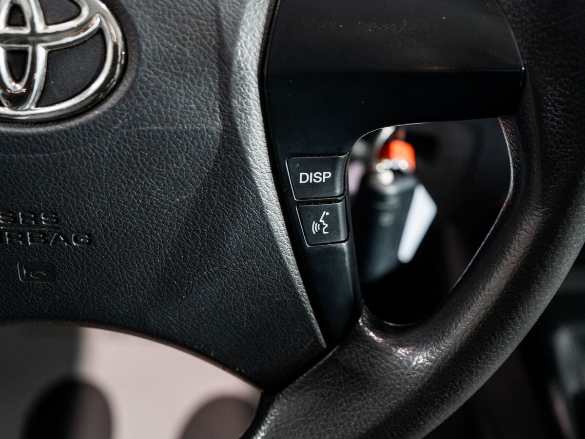 Toyota Hilux 2012 - фото автомобиля