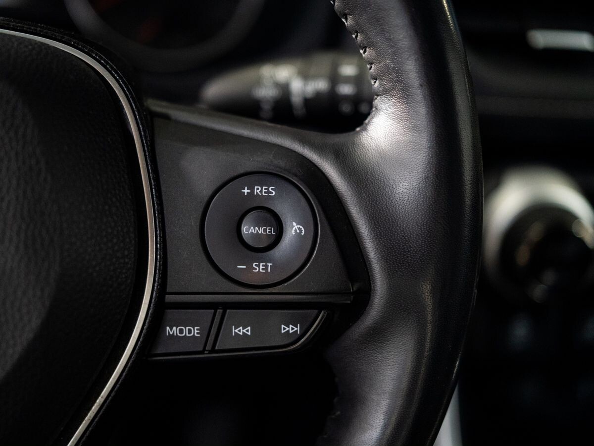 Toyota RAV4 2021 - фото автомобиля