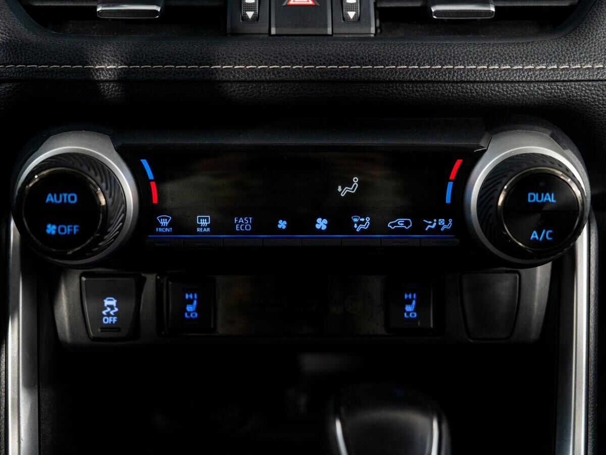 Toyota RAV4 2021 - фото автомобиля