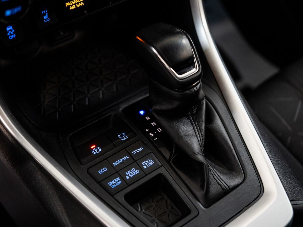 Toyota RAV4 2021 - фото автомобиля