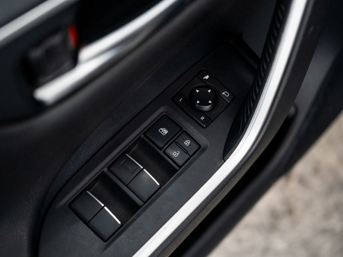 Toyota RAV4 2021 - фото автомобиля