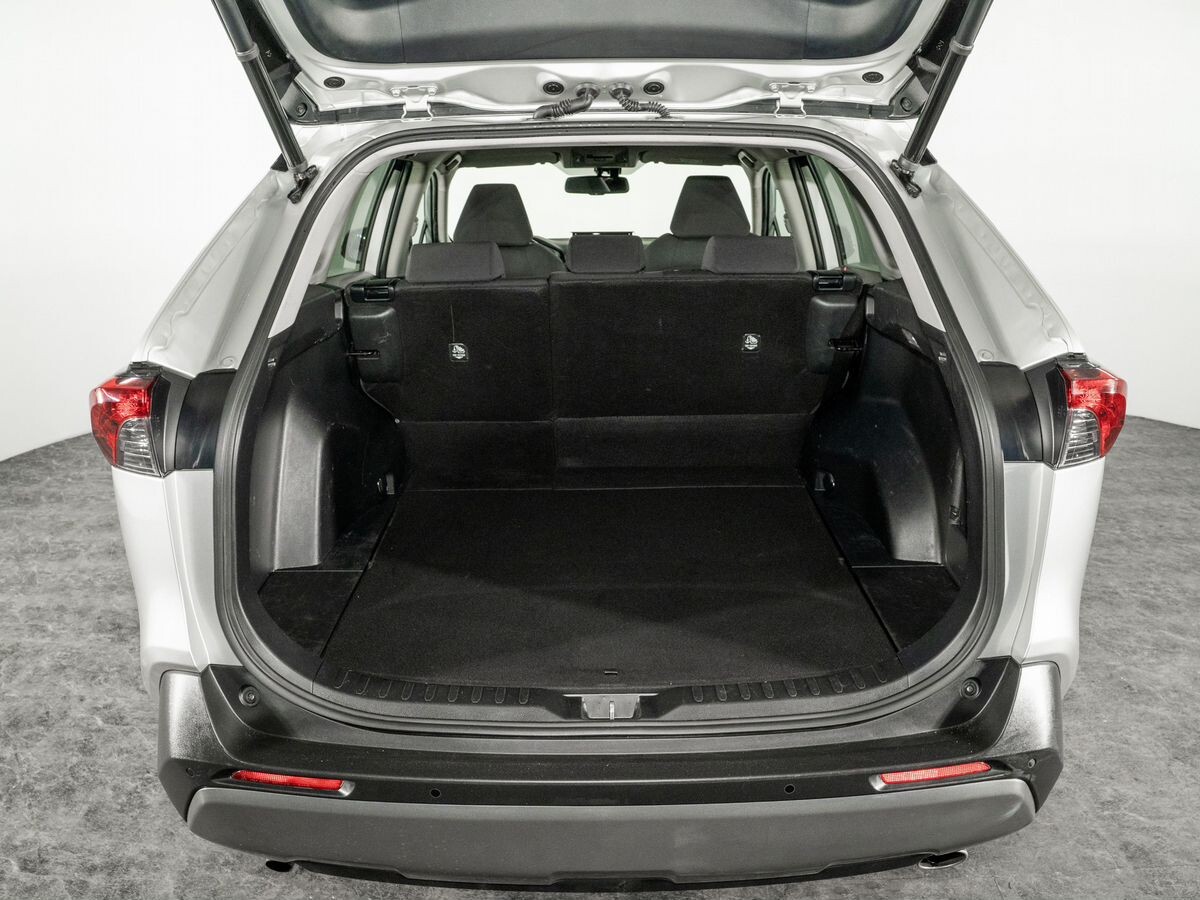 Toyota RAV4 2021 - фото автомобиля