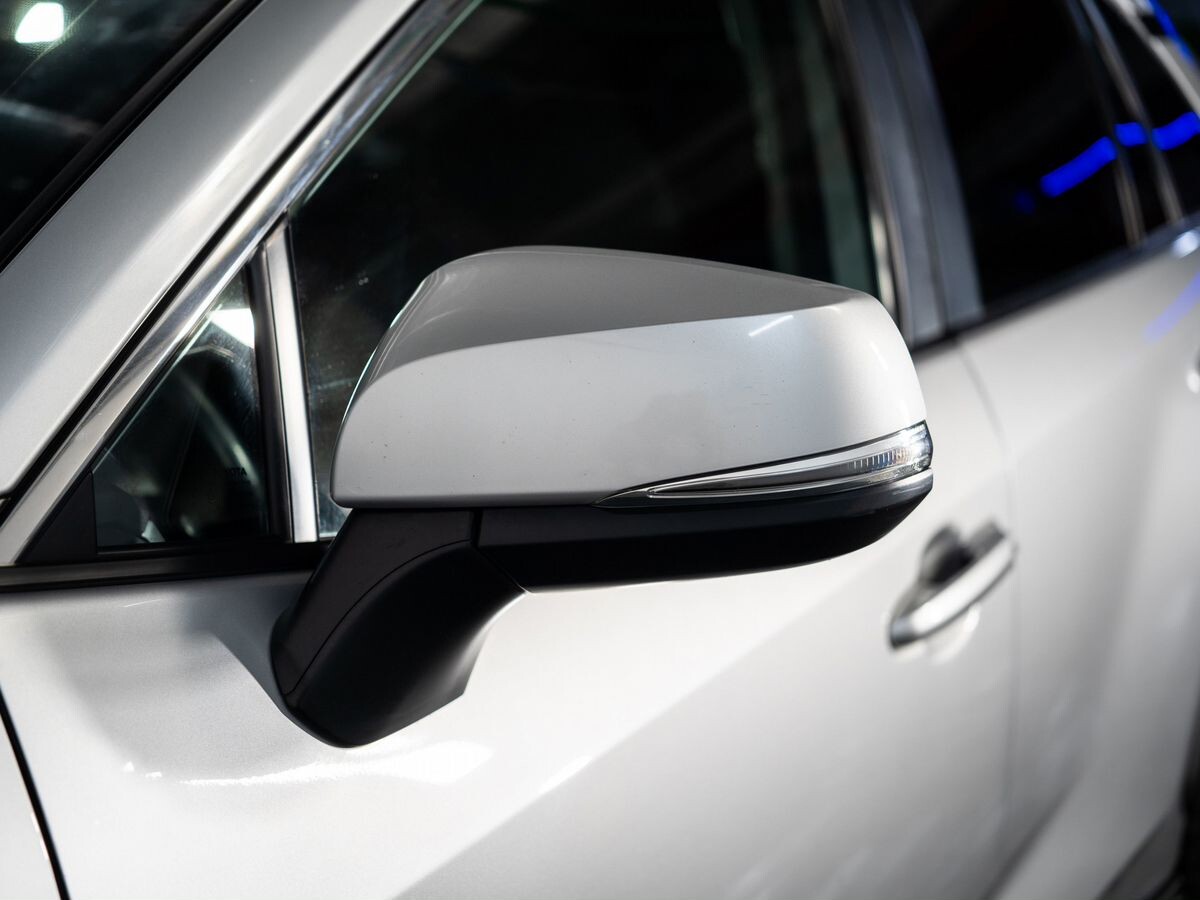 Toyota RAV4 2021 - фото автомобиля