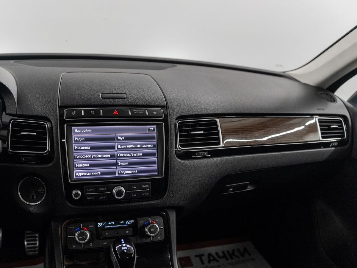 Volkswagen Touareg 2017 - фото автомобиля