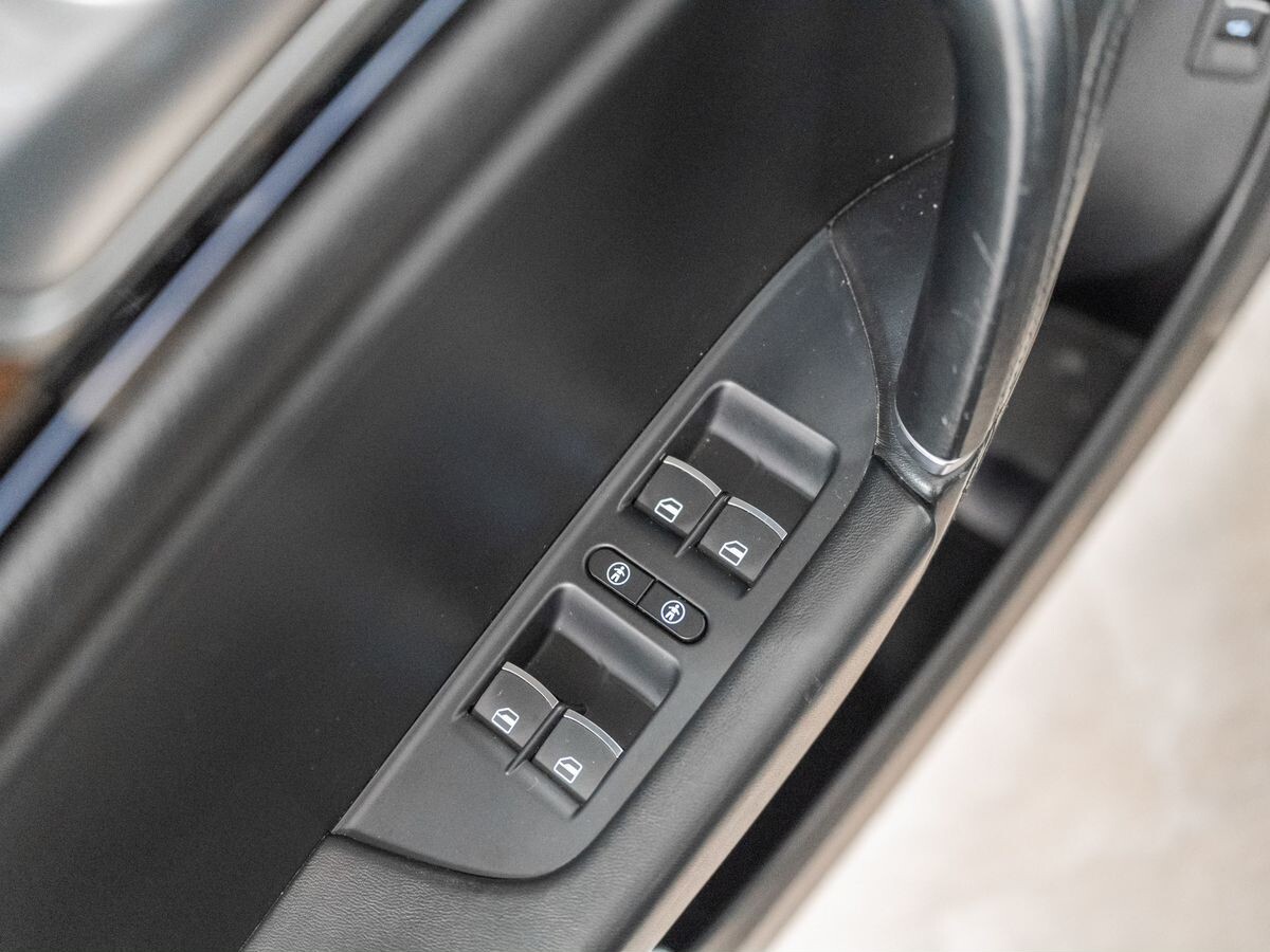 Volkswagen Touareg 2017 - фото автомобиля