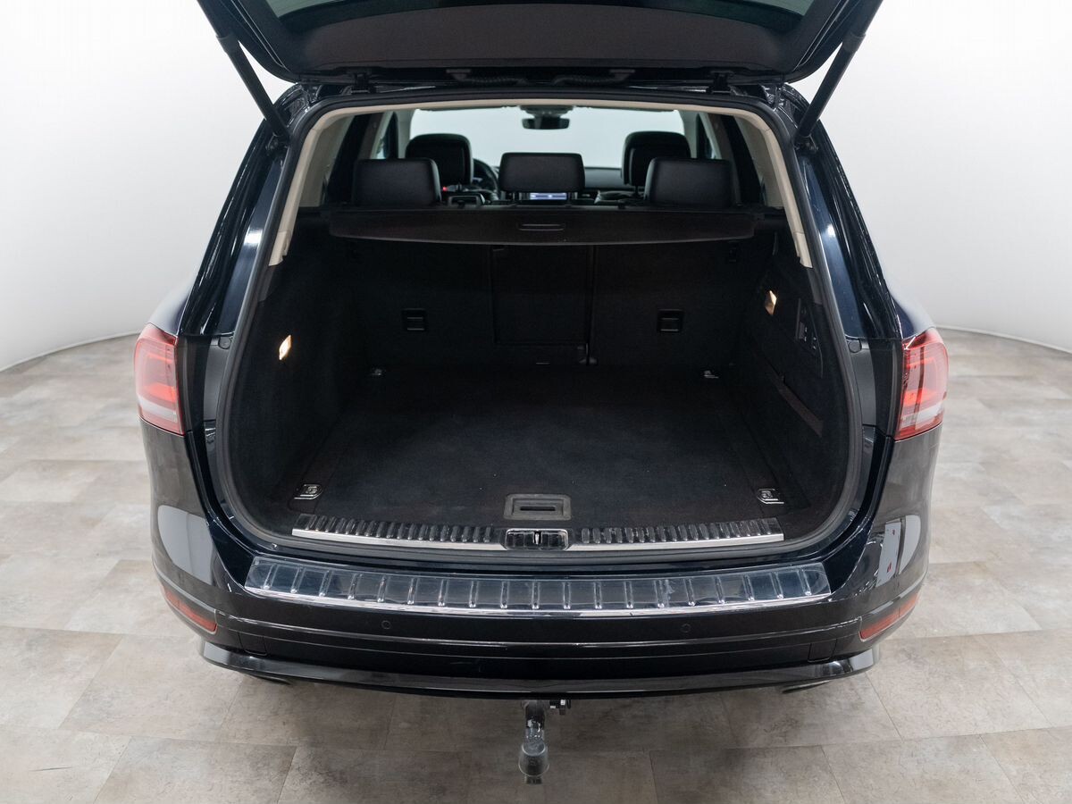 Volkswagen Touareg 2017 - фото автомобиля