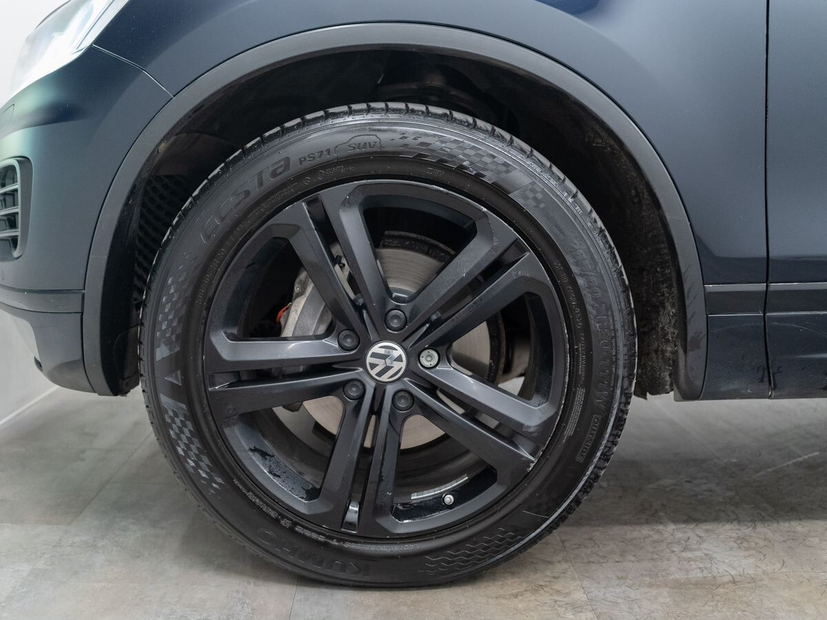 Volkswagen Touareg 2017 - фото автомобиля