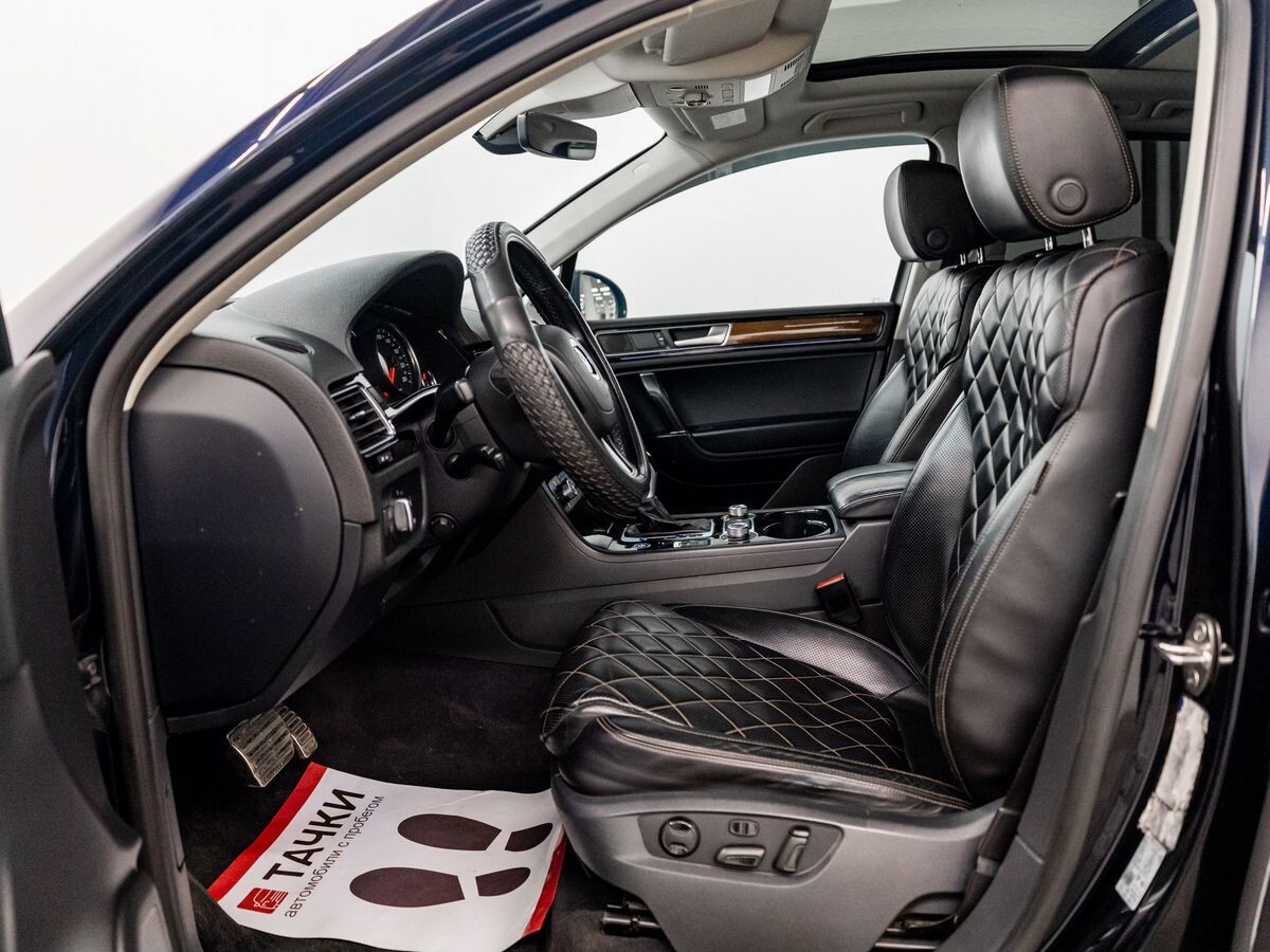 Volkswagen Touareg 2017 - фото автомобиля