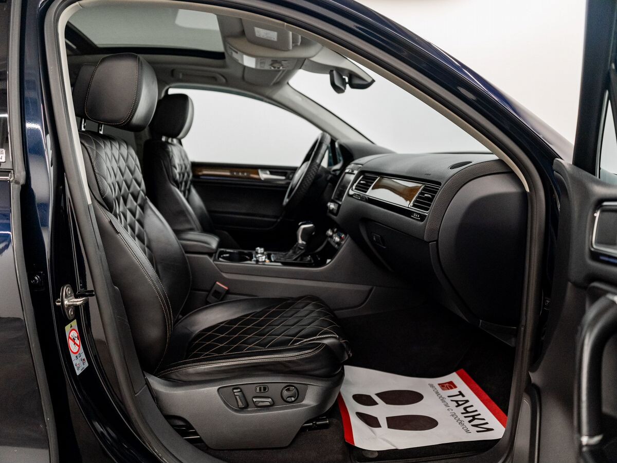 Volkswagen Touareg 2017 - фото автомобиля
