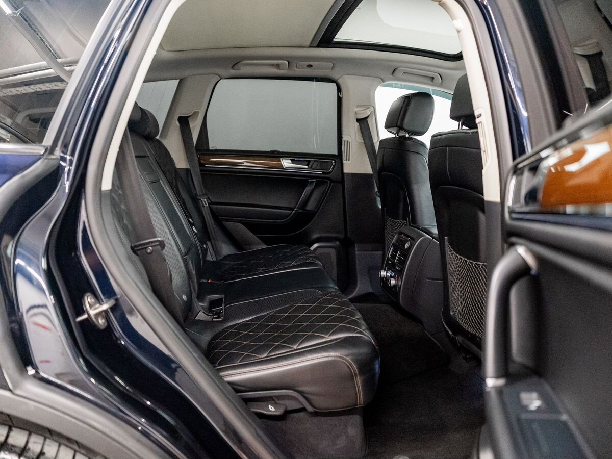 Volkswagen Touareg 2017 - фото автомобиля