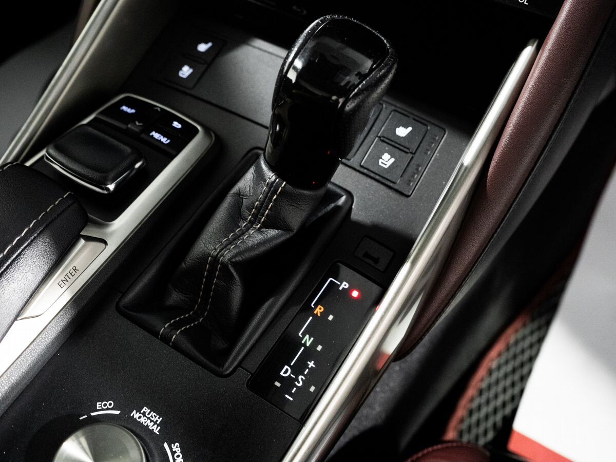 Lexus IS300h 2016 - фото автомобиля
