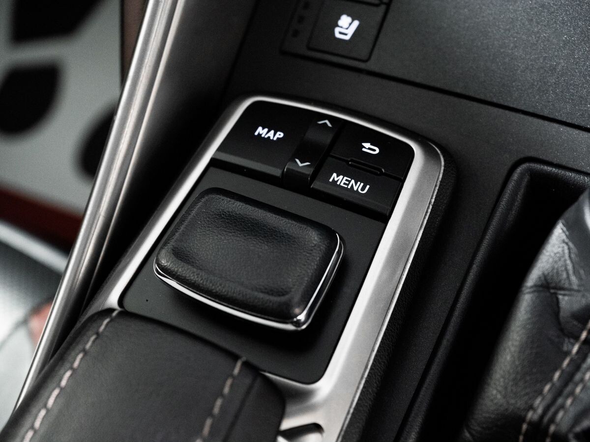 Lexus IS300h 2016 - фото автомобиля