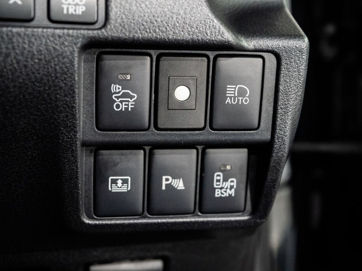 Lexus IS300h 2016 - фото автомобиля