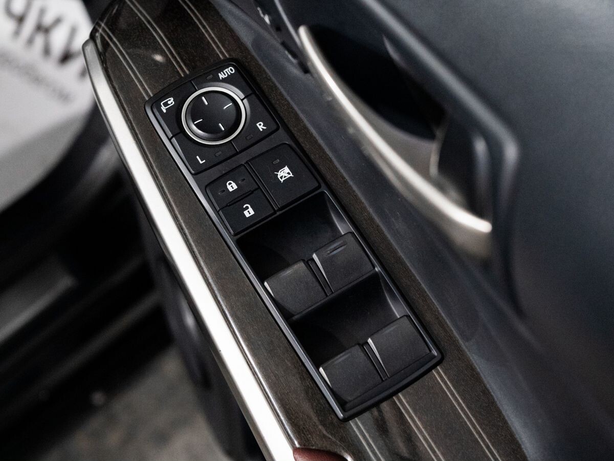 Lexus IS300h 2016 - фото автомобиля