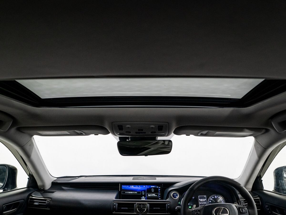 Lexus IS300h 2016 - фото автомобиля