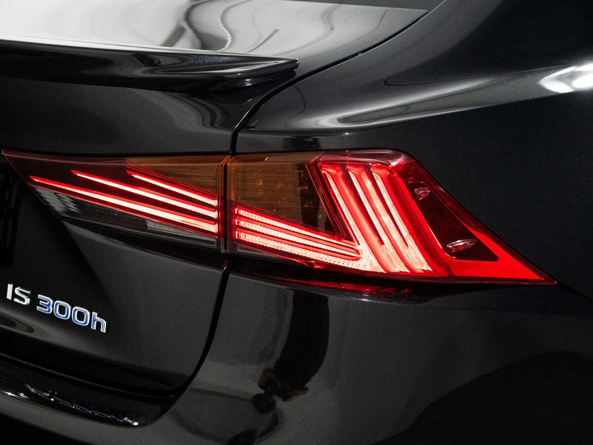 Lexus IS300h 2016 - фото автомобиля
