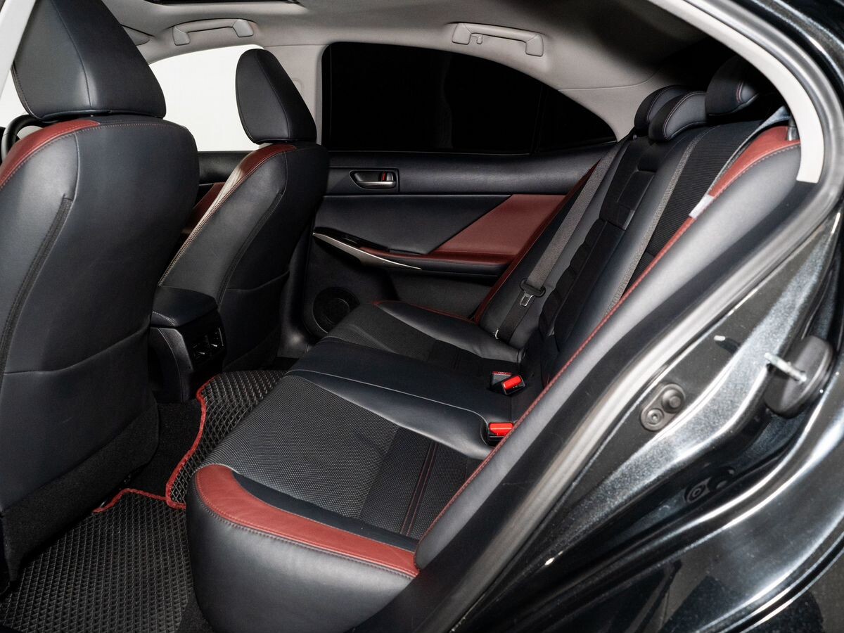 Lexus IS300h 2016 - фото автомобиля