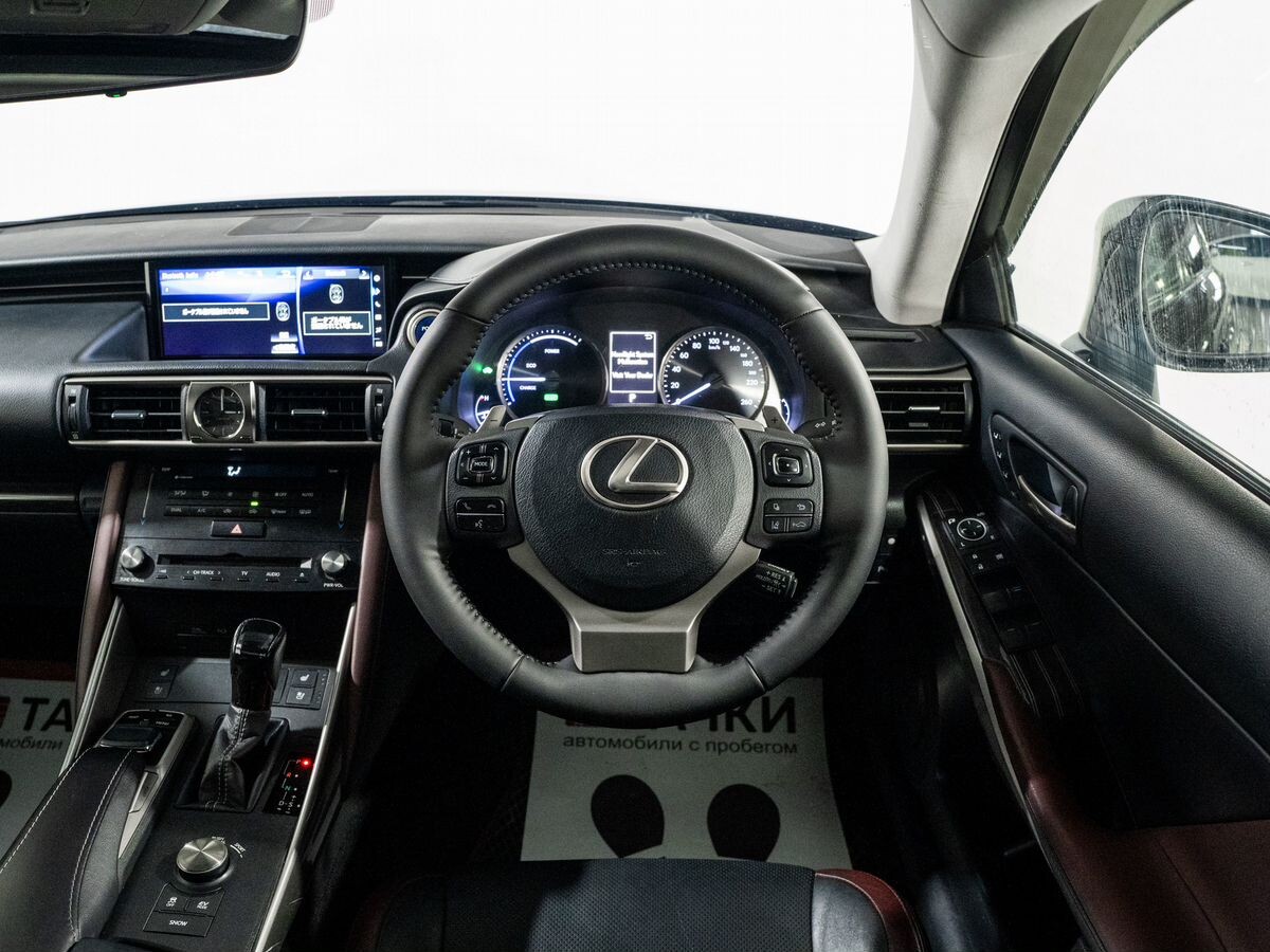 Lexus IS300h 2016 - фото автомобиля