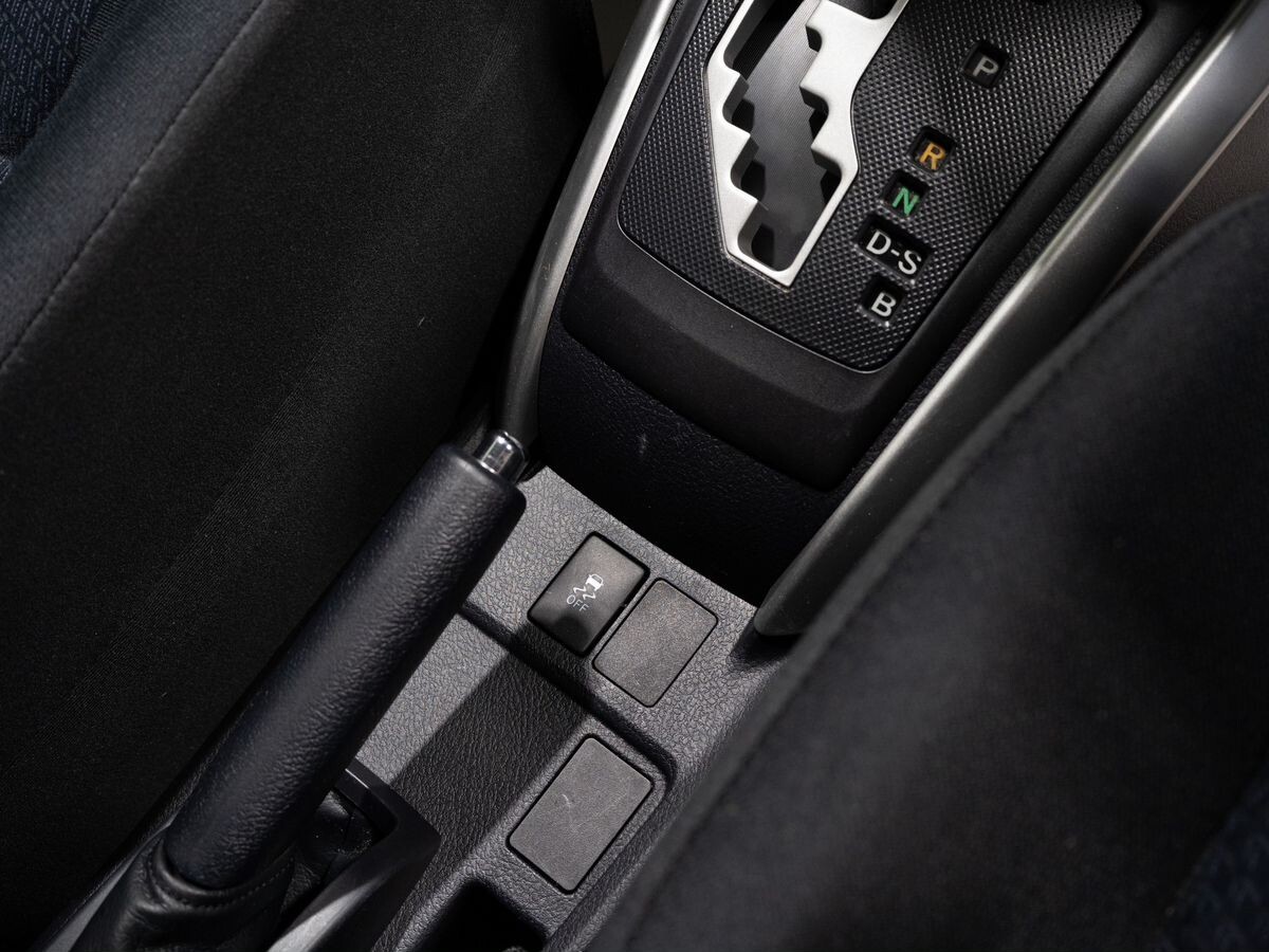 Toyota Corolla Fielder 2012 - фото автомобиля