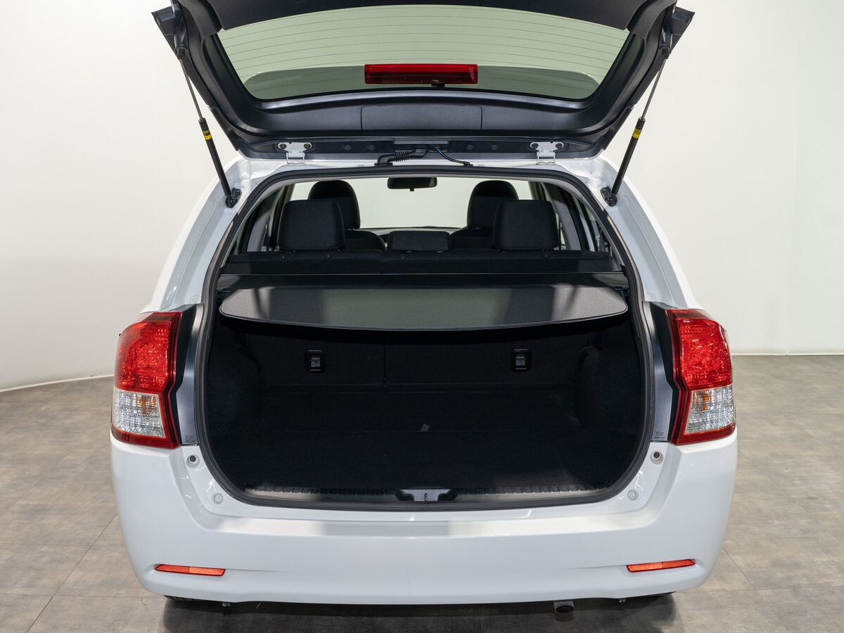 Toyota Corolla Fielder 2012 - фото автомобиля