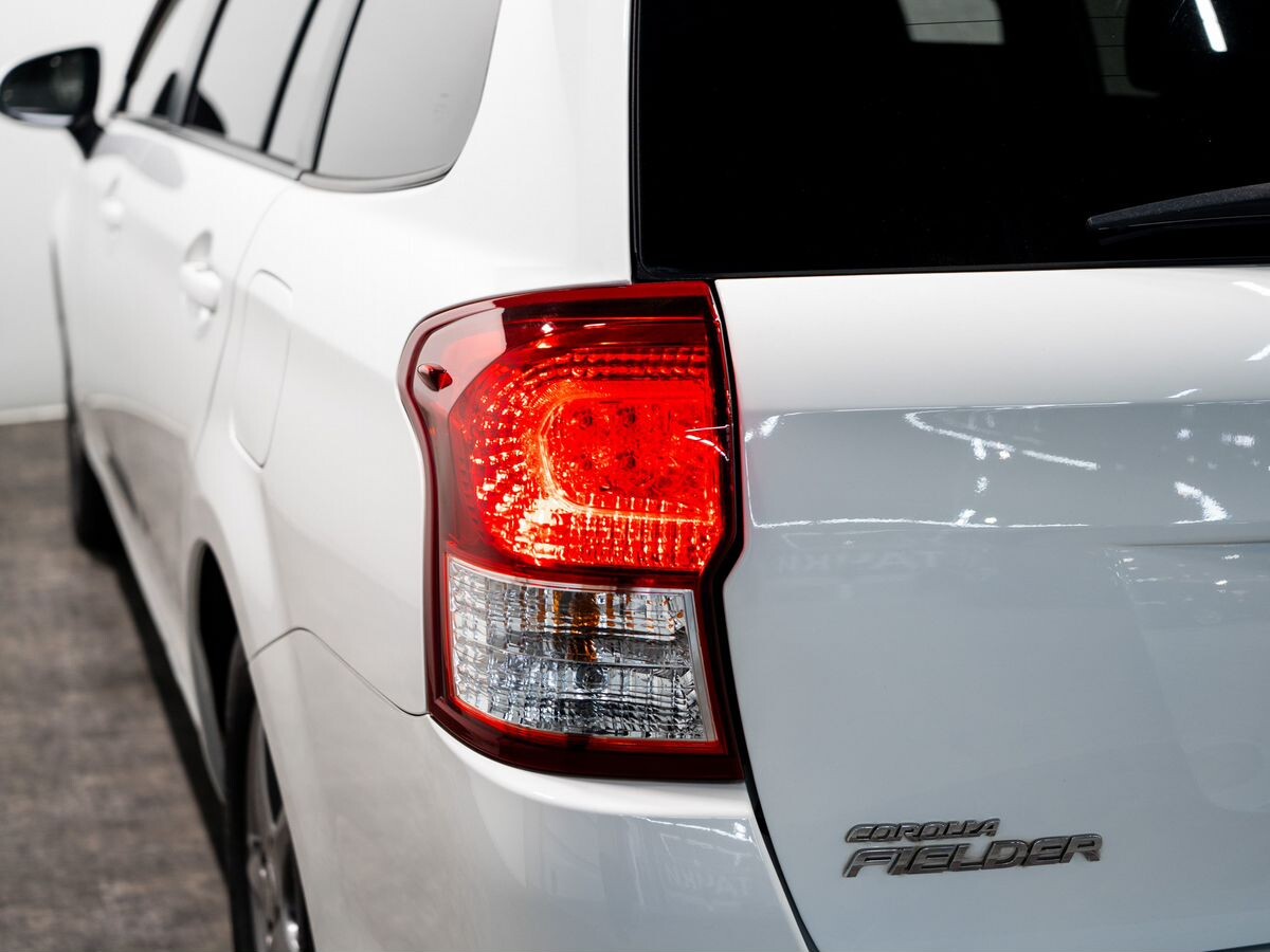 Toyota Corolla Fielder 2012 - фото автомобиля