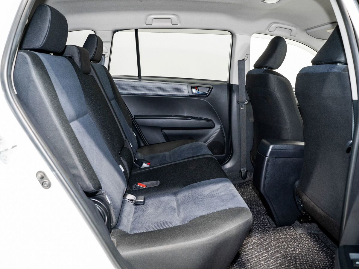 Toyota Corolla Fielder 2012 - фото автомобиля
