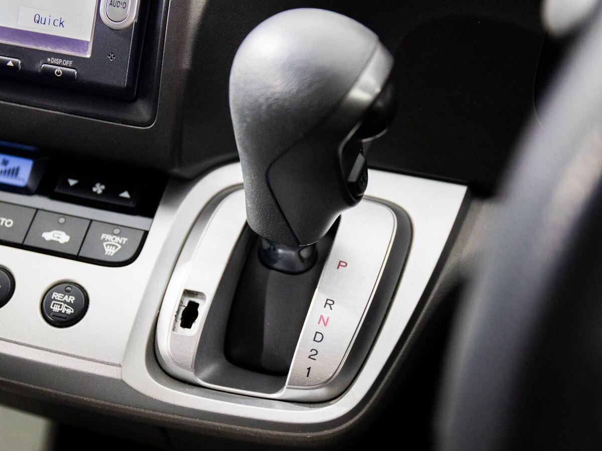Honda Stream 2009 - фото автомобиля