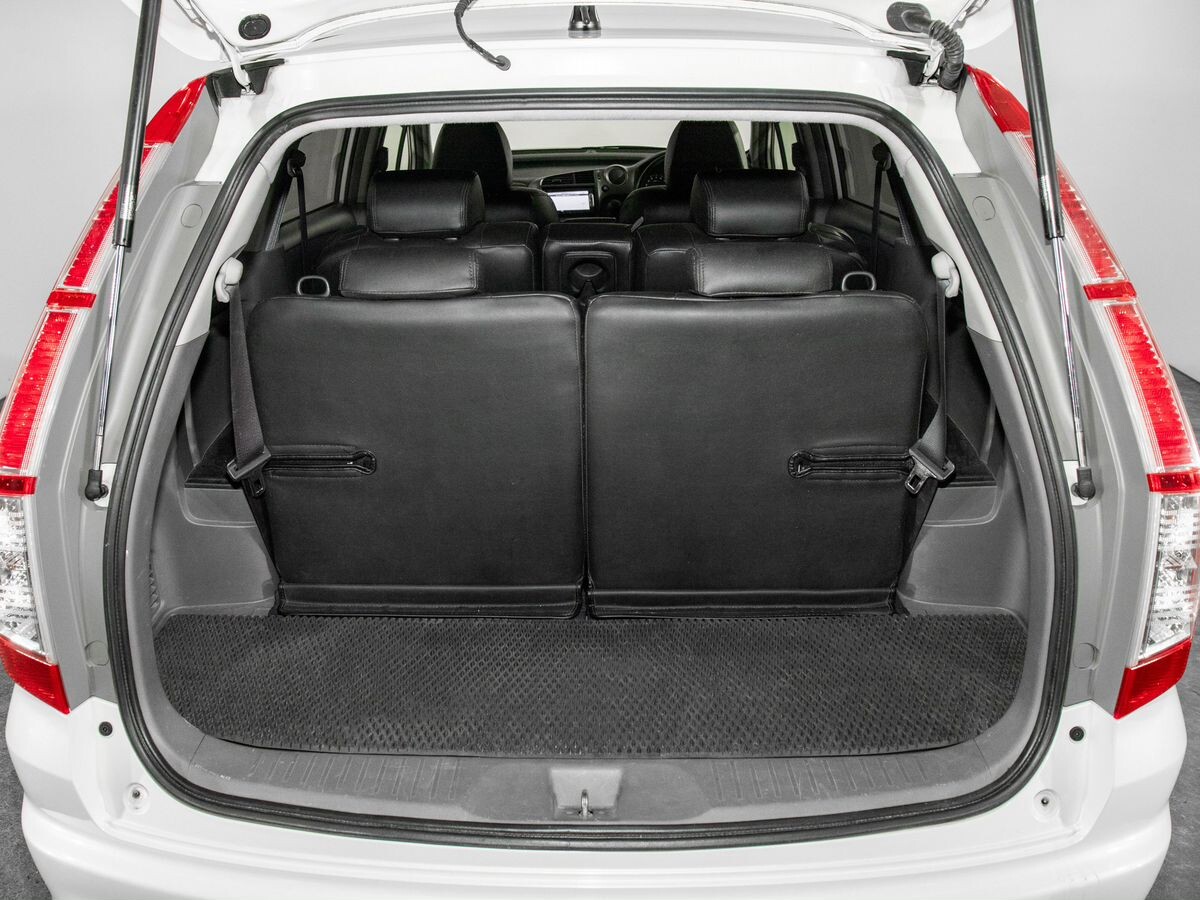 Honda Stream 2009 - фото автомобиля