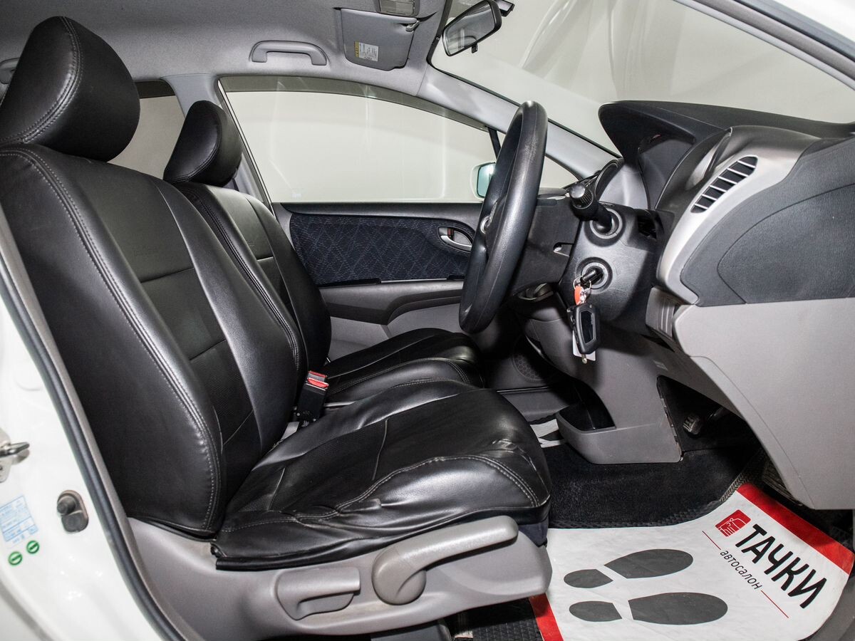 Honda Stream 2009 - фото автомобиля