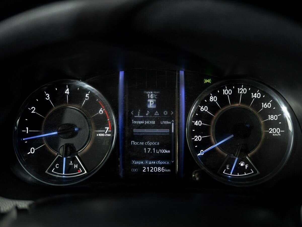 Toyota Fortuner 2018 - фото автомобиля