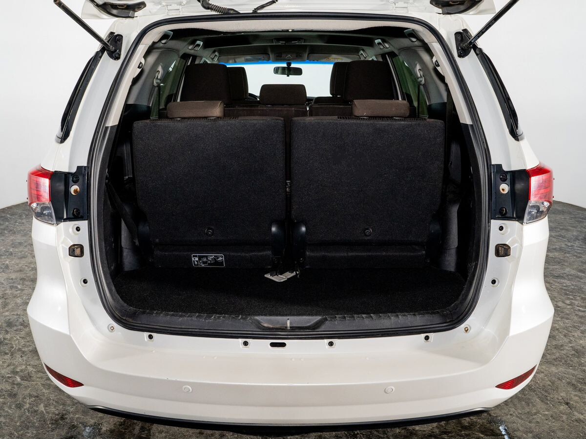 Toyota Fortuner 2018 - фото автомобиля