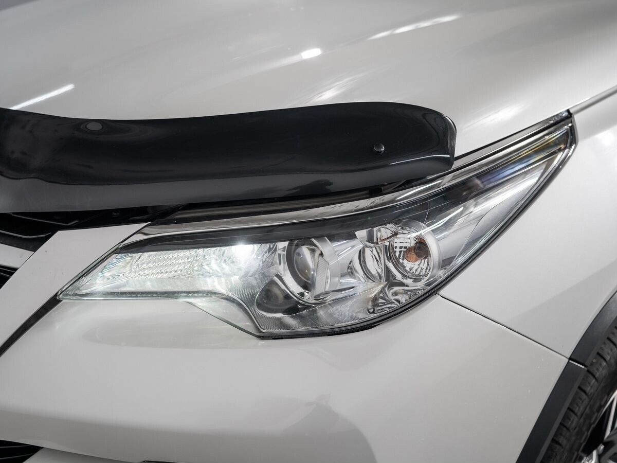 Toyota Fortuner 2018 - фото автомобиля