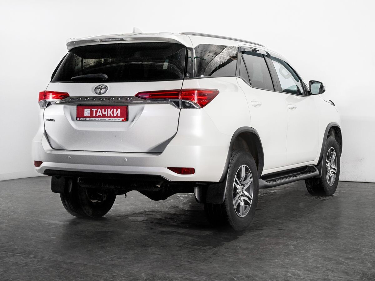 Toyota Fortuner 2018 - фото автомобиля
