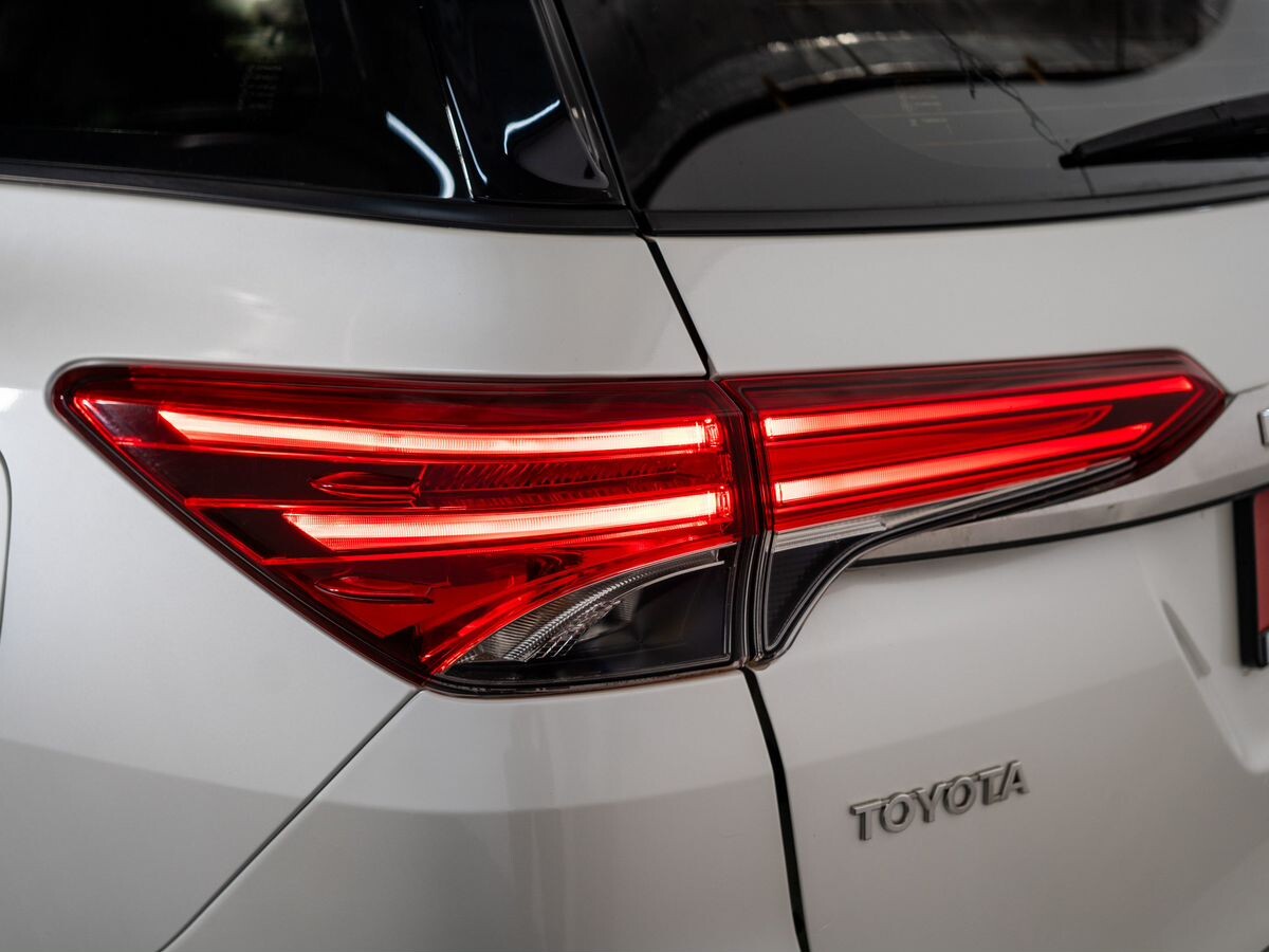 Toyota Fortuner 2018 - фото автомобиля
