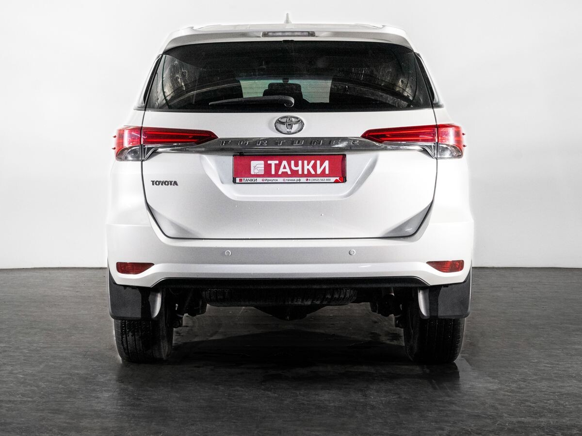Toyota Fortuner 2018 - фото автомобиля