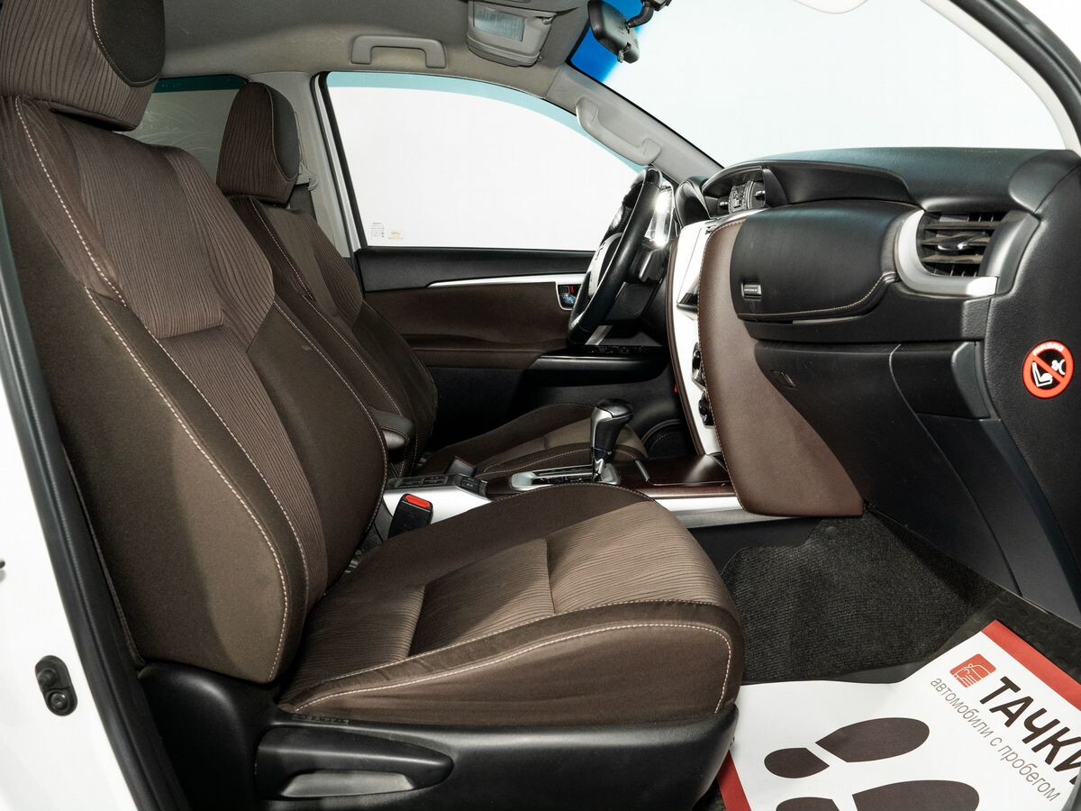 Toyota Fortuner 2018 - фото автомобиля