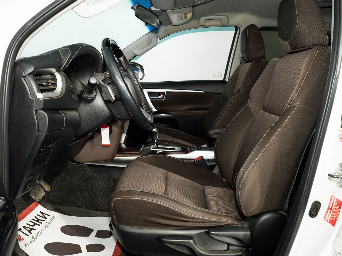 Toyota Fortuner 2018 - фото автомобиля