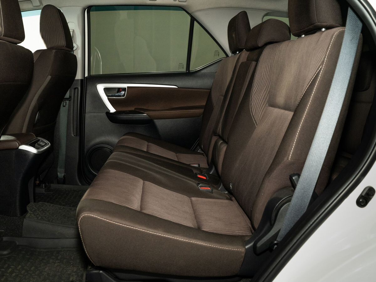 Toyota Fortuner 2018 - фото автомобиля