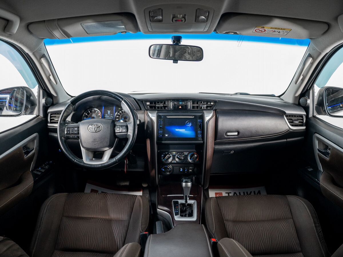 Toyota Fortuner 2018 - фото автомобиля