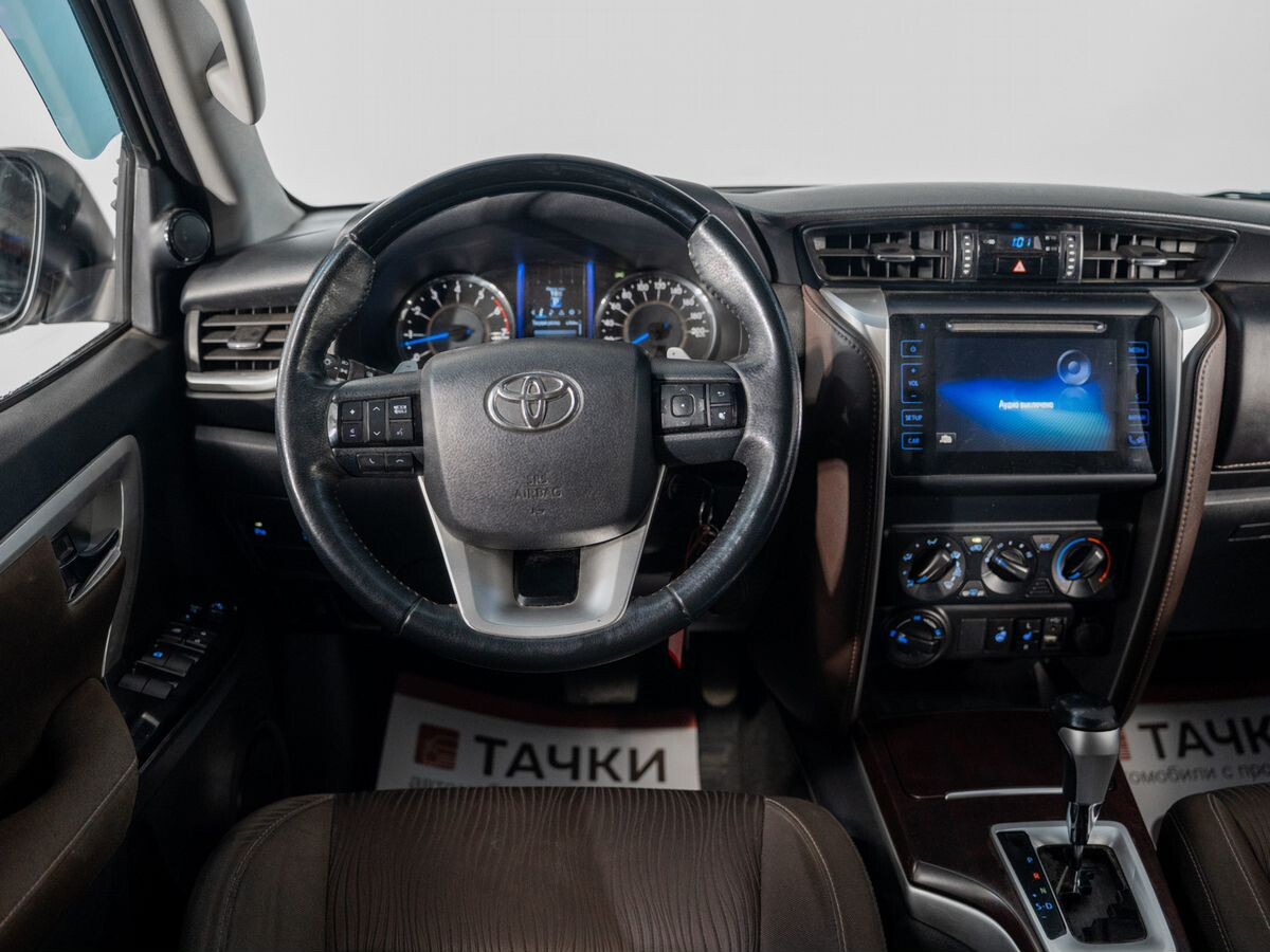 Toyota Fortuner 2018 - фото автомобиля