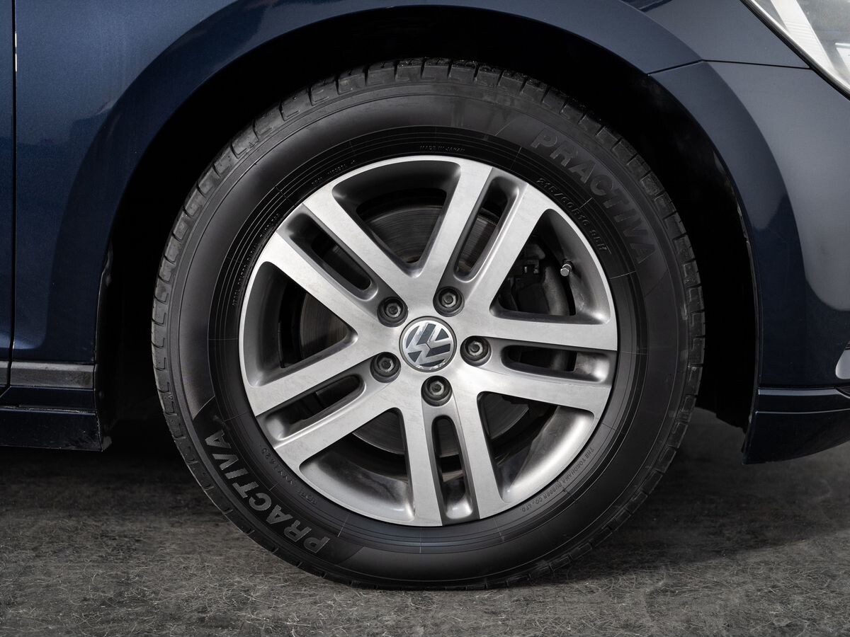 Volkswagen Passat 2015 - фото автомобиля