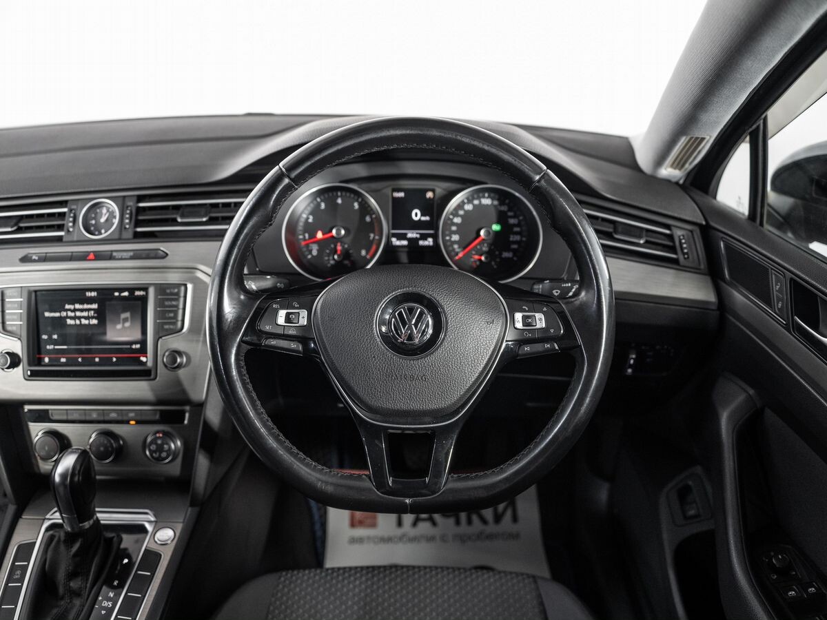 Volkswagen Passat 2015 - фото автомобиля